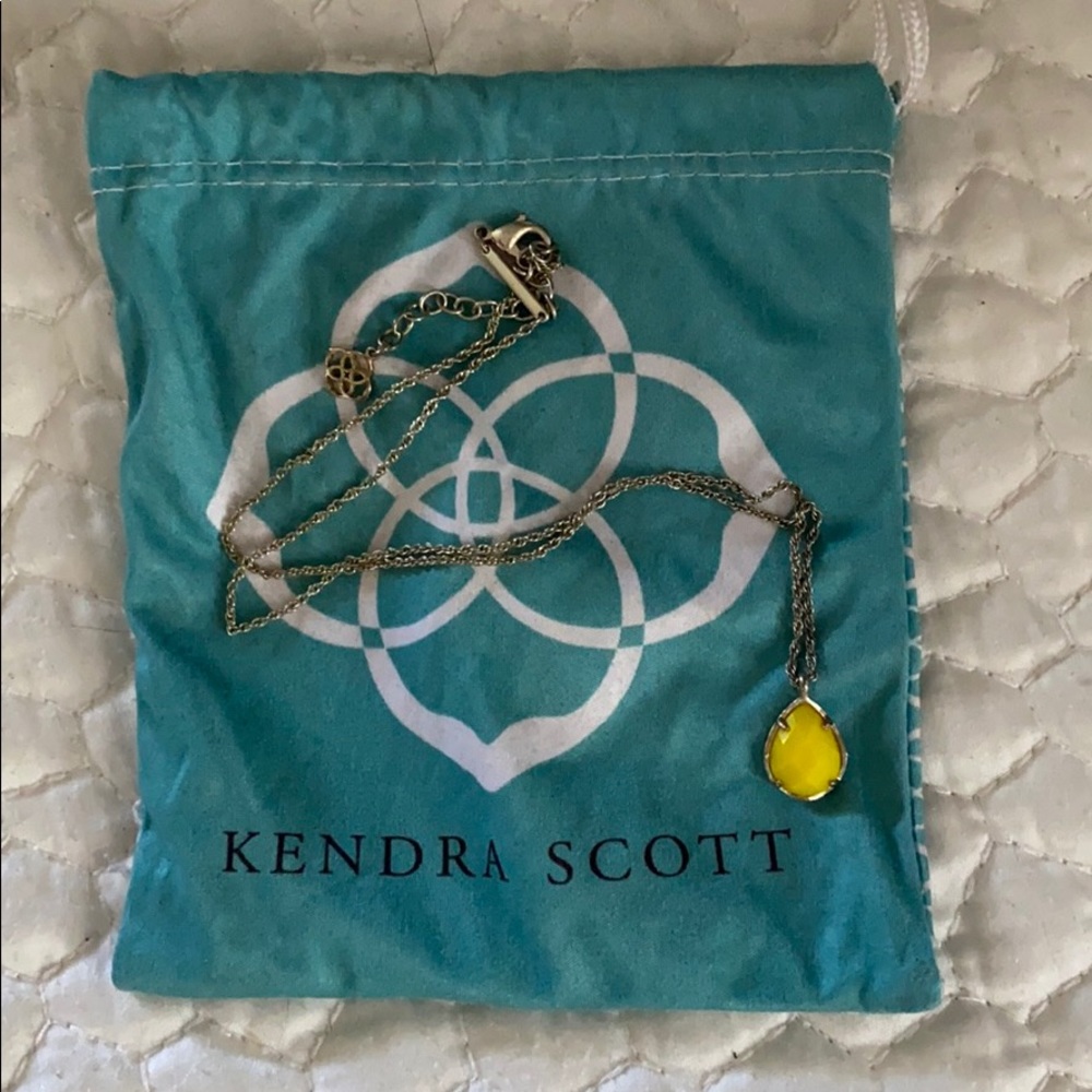 Kendra Scott necklace